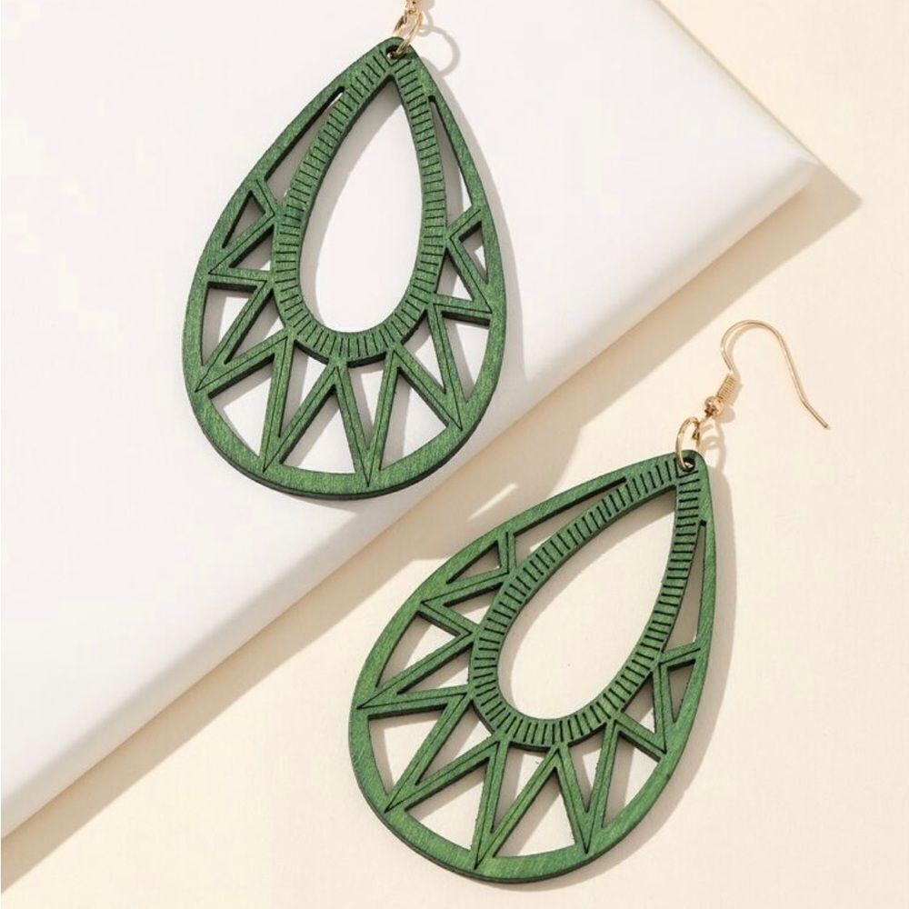 Hollow Out Water Drop Earrings